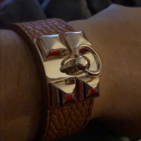 Fashion Tan Lock Faux Leather Gold Hardware Bracelet - Picture 2 of 5